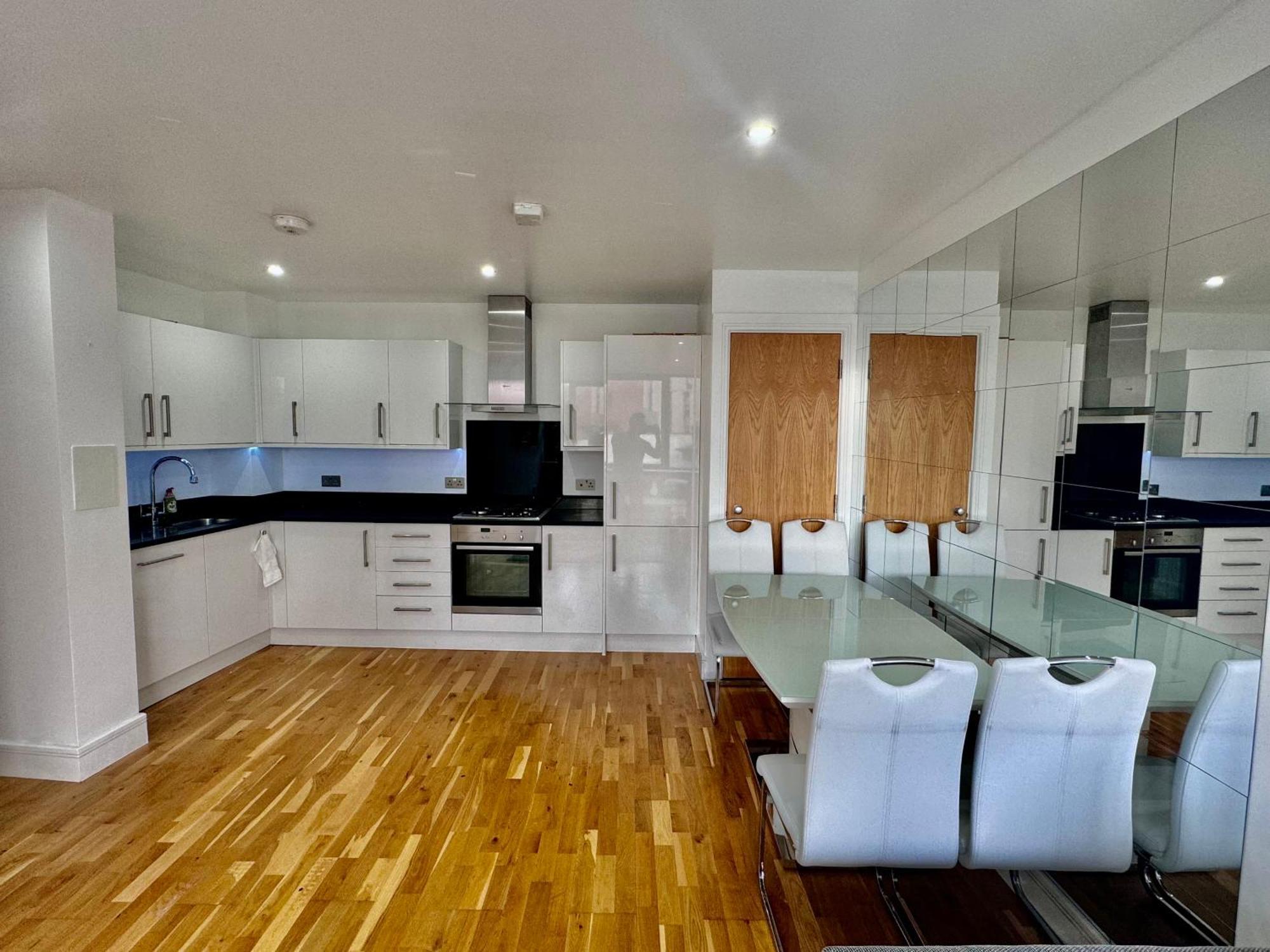 Luxury 2 Bed Entire Apartment-Near Tube & Shopping Centre Хароу Екстериор снимка
