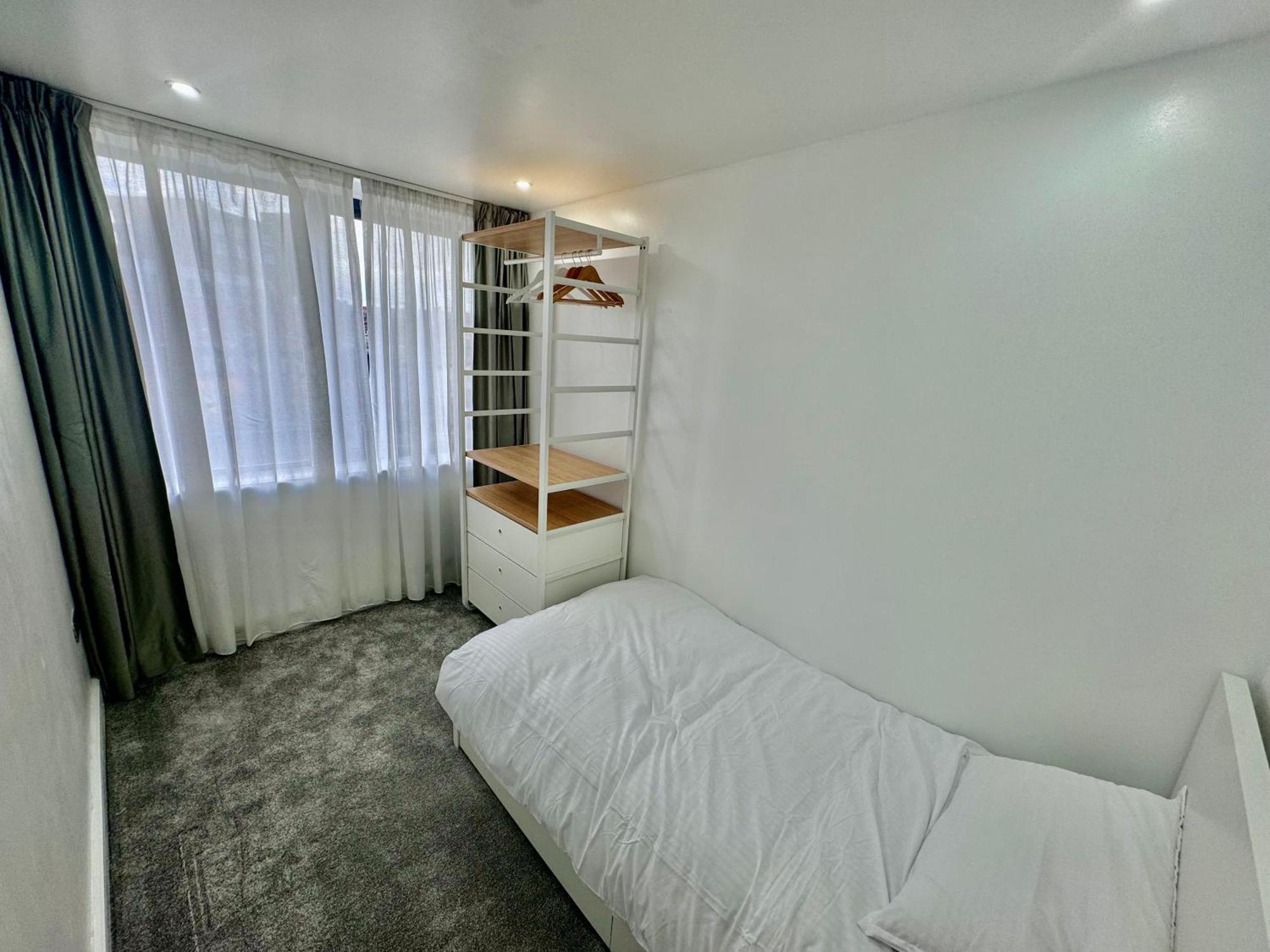 Luxury 2 Bed Entire Apartment-Near Tube & Shopping Centre Хароу Екстериор снимка